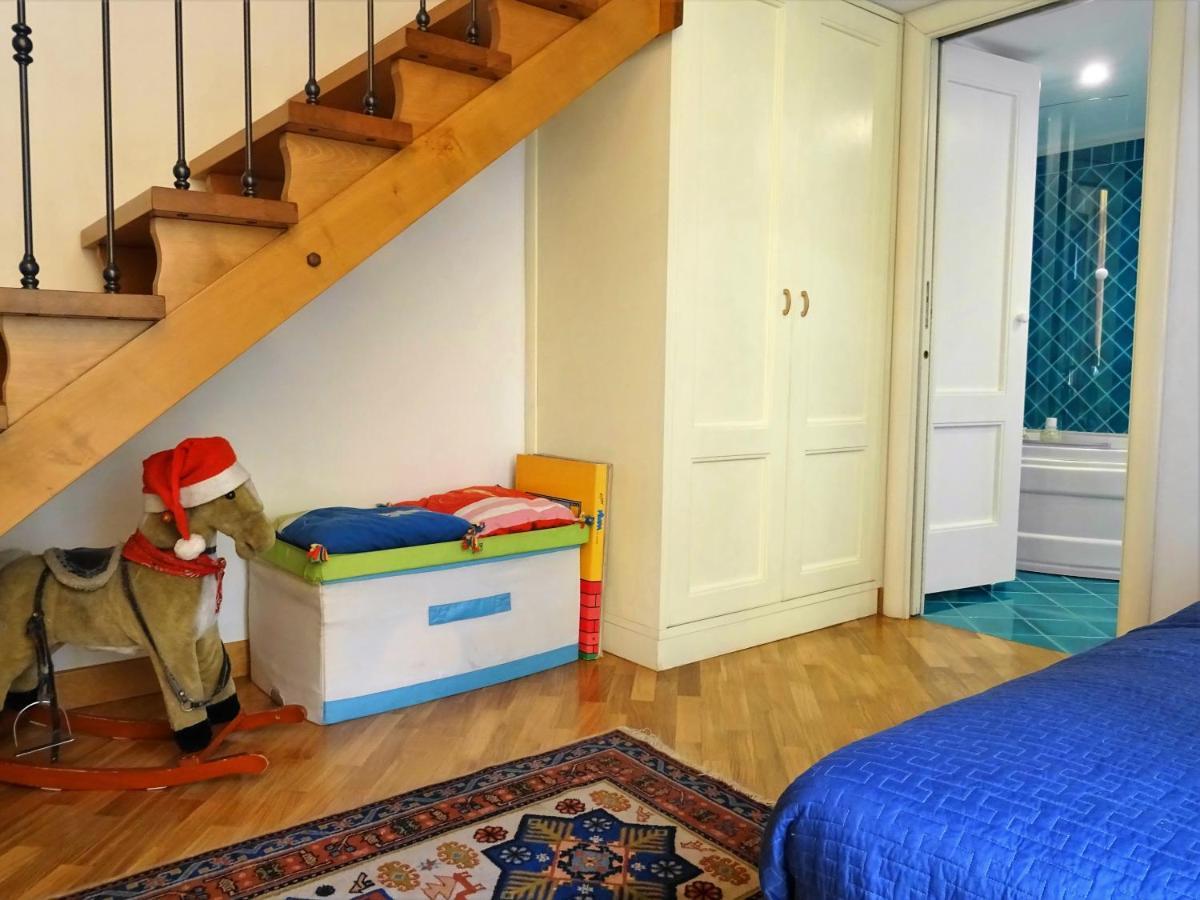 Mezzocannone Holiday House Napoli Exterior foto